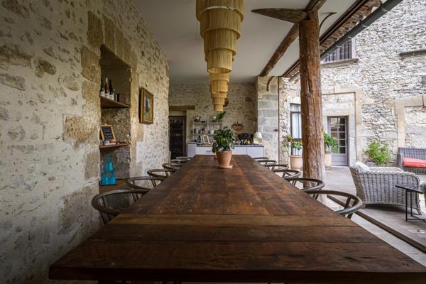 Élégante demeure bourgeoise au cœur de la Venise Provençale