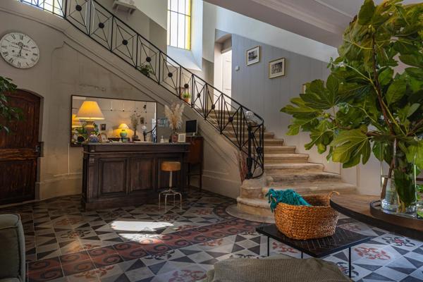 Élégante demeure bourgeoise au cœur de la Venise Provençale