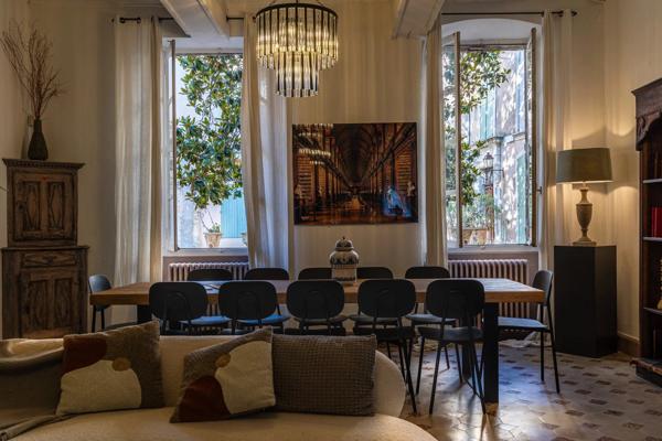 Élégante demeure bourgeoise au cœur de la Venise Provençale