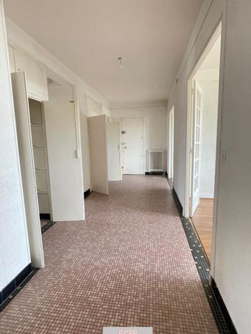 Appartement  lumineux et spacieux  fort potentiel hyper centre