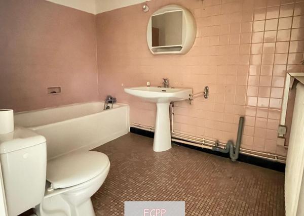 Appartement  lumineux et spacieux  fort potentiel hyper centre