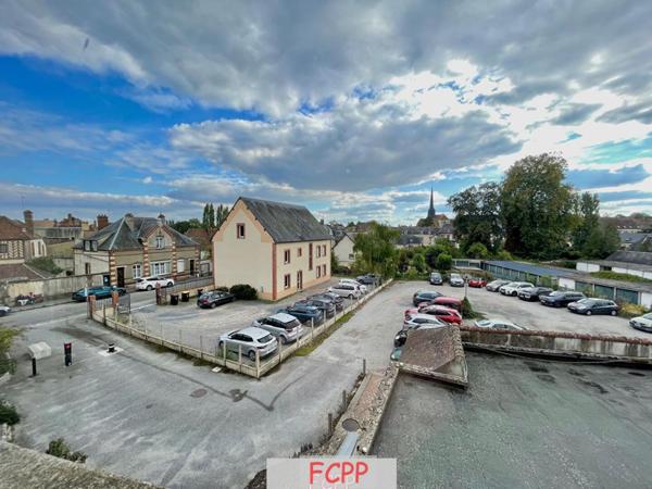 Appartement  lumineux et spacieux  fort potentiel hyper centre