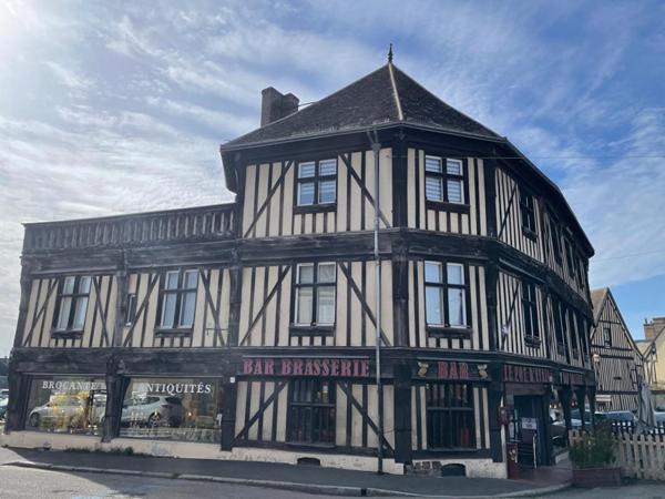 Appartement  lumineux et spacieux  fort potentiel hyper centre