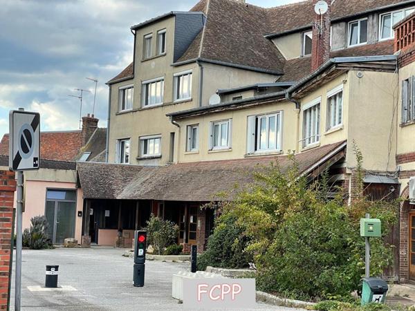 Appartement  lumineux et spacieux  fort potentiel hyper centre