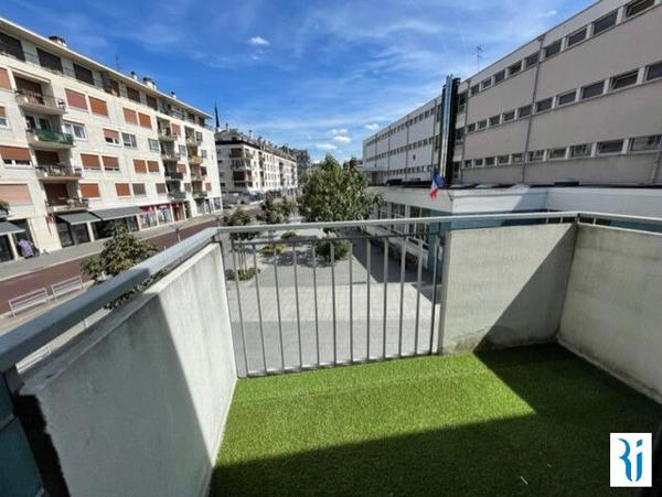 ROUEN THEATRE DES ARTS - F4 MEUBLE de 72,25 m² avec balcon et  garage