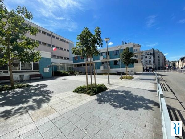 ROUEN THEATRE DES ARTS - F4 MEUBLE de 72,25 m² avec balcon et  garage