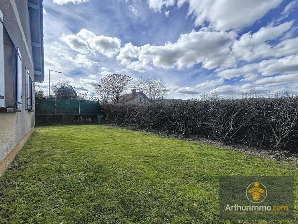 Location                                                      Maison de village
                        
                     3 pièces                      71 m2                     à Le Buisson-de-Cadouin