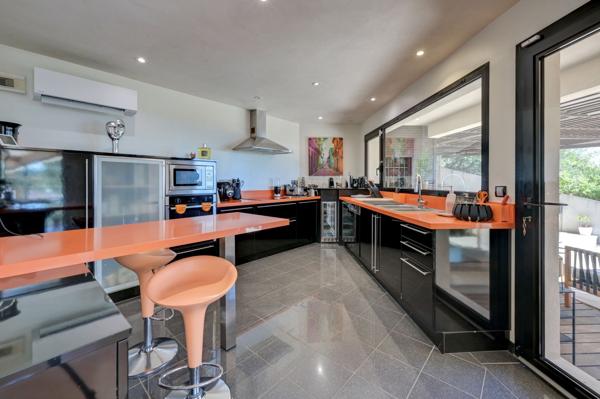 Vente Maison de luxe Villeneuve-lès-Avignon 6 Pièces 180 m²