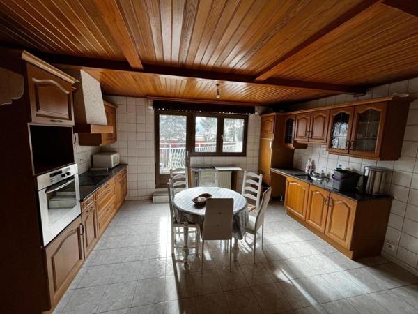 Locaux 628m² pour artisans, libéraux, associations