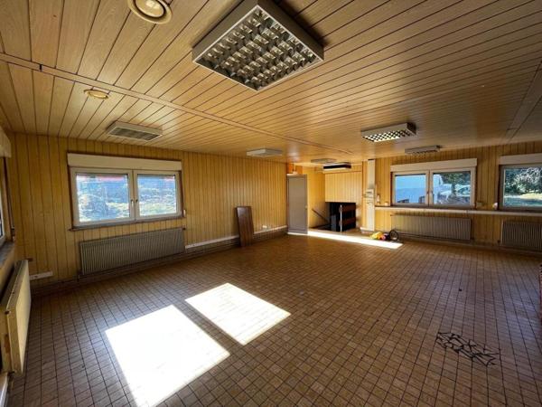 Locaux 628m² pour artisans, libéraux, associations