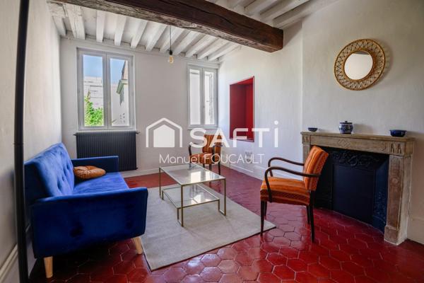 DIJON centre historique, Type 3 de 72 m2 au 2 ème étage d'un immeuble de 3 étages, avec poutres apparentes et tomettes