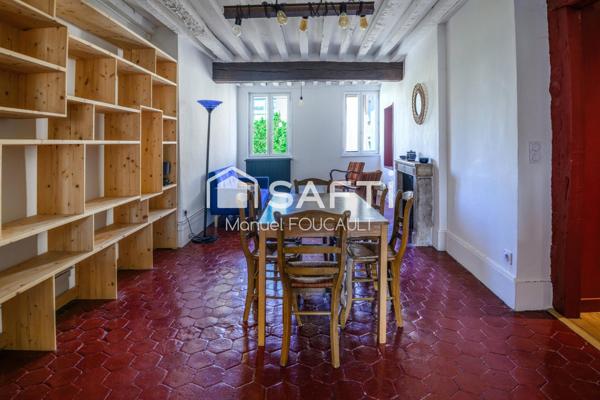 DIJON centre historique, Type 3 de 72 m2 au 2 ème étage d'un immeuble de 3 étages, avec poutres apparentes et tomettes