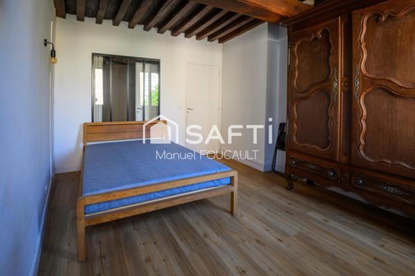 DIJON centre historique, Type 3 de 72 m2 au 2 ème étage d'un immeuble de 3 étages, avec poutres apparentes et tomettes