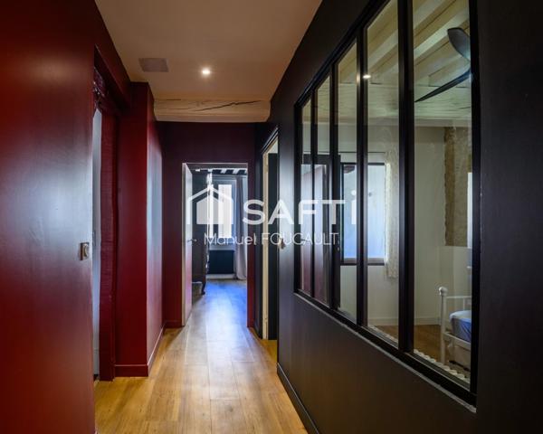 DIJON centre historique, Type 3 de 72 m2 au 2 ème étage d'un immeuble de 3 étages, avec poutres apparentes et tomettes