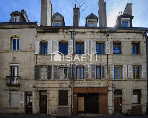 DIJON centre historique, Type 3 de 72 m2 au 2 ème étage d'un immeuble de 3 étages, avec poutres apparentes et tomettes