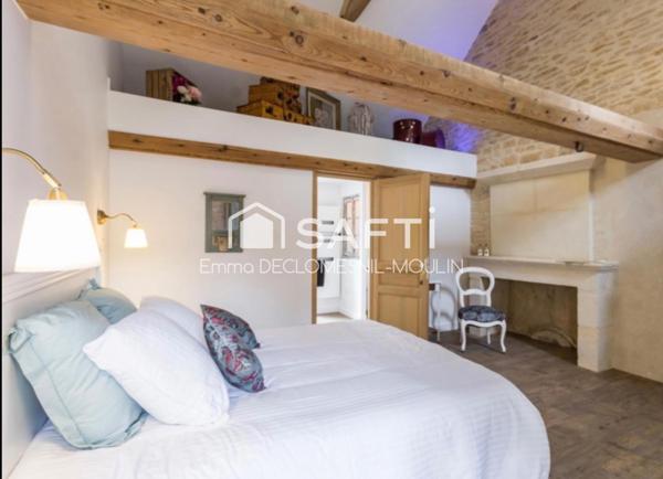 belle propriété en pierre avec dependances