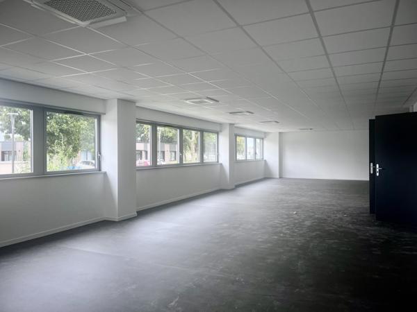 Bureaux à vendre à MONT SAINT AIGNAN 76130