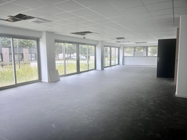 Bureaux à vendre à MONT SAINT AIGNAN 76130