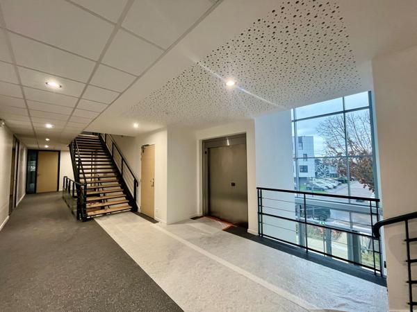 Bureaux à vendre à MONT SAINT AIGNAN 76130