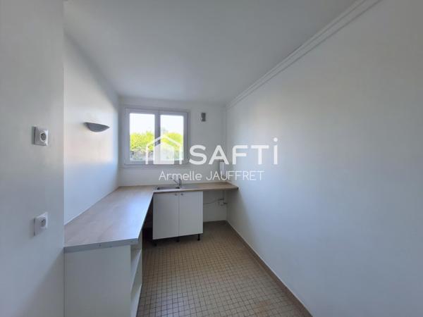 résidence verdoyante, sécurisée tout à pied.