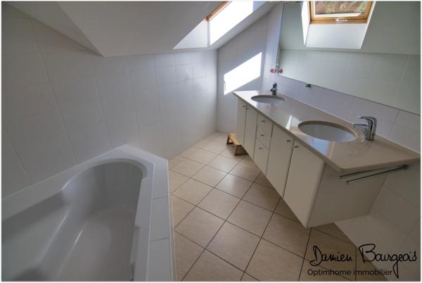 Elégante maison individuelle de 258 m² utiles offrant une vue imprenable dans un cadre naturel privilégié