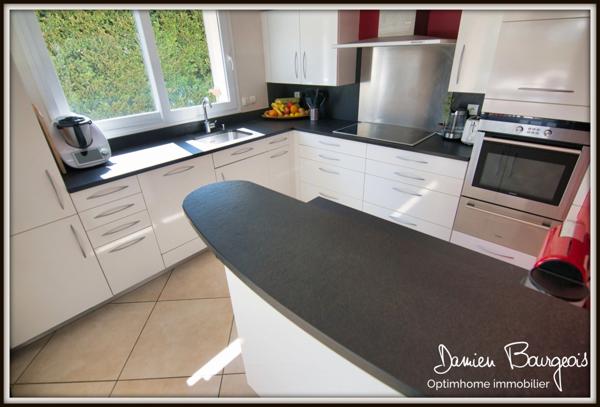 Elégante maison individuelle de 258 m² utiles offrant une vue imprenable dans un cadre naturel privilégié