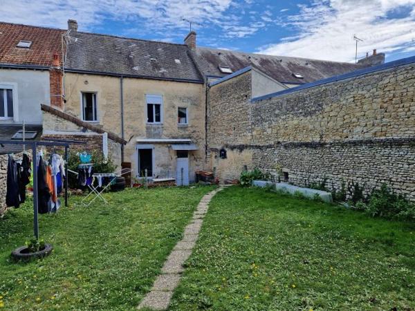 Maison mitoyenne 2 côtés Mamers 87 m²