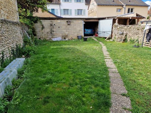 Maison mitoyenne 2 côtés Mamers 87 m²