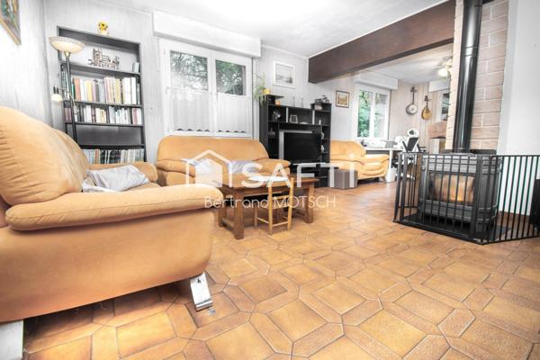 Grande maison au centre du village