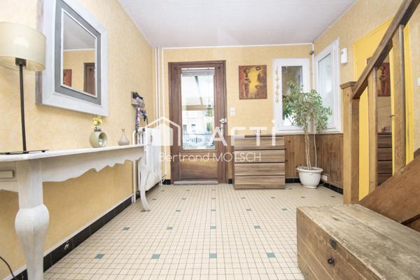 Grande maison au centre du village