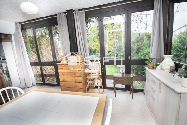 Grande maison au centre du village