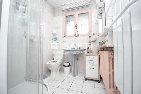 Grande maison au centre du village