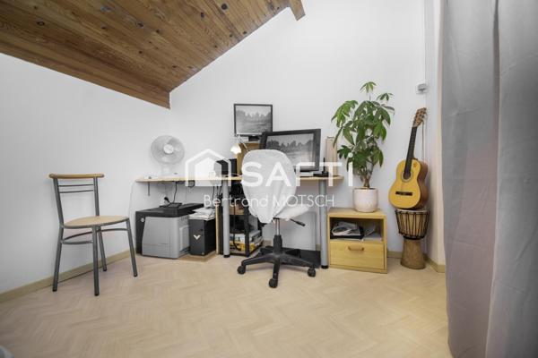 Grande maison au centre du village