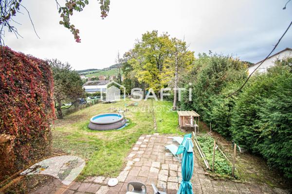 Grande maison au centre du village