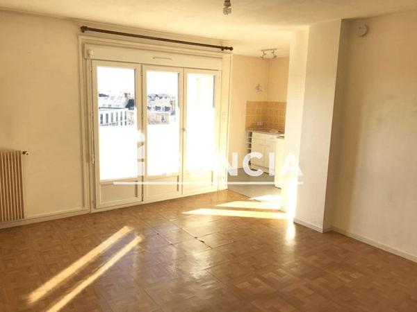 Location Studio 29.8 m² - 27 RUE DU PARC Orleans 45000