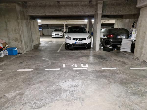 Place de parking – Annemasse (74) – Secteur gare – Allée Genevoise