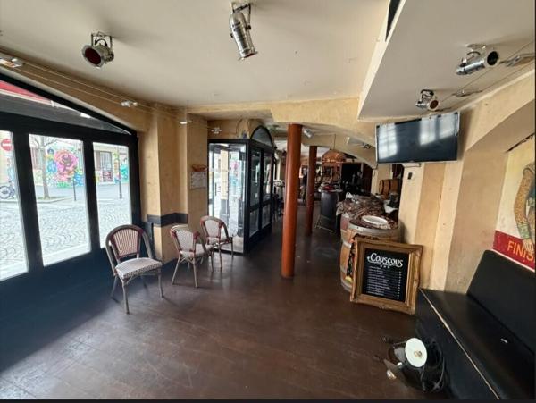 MURS DE LOCAUX COMMERCIAUX