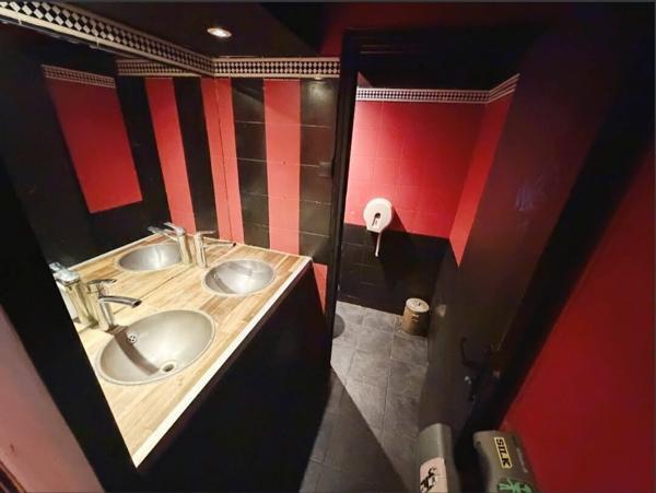 MURS DE LOCAUX COMMERCIAUX