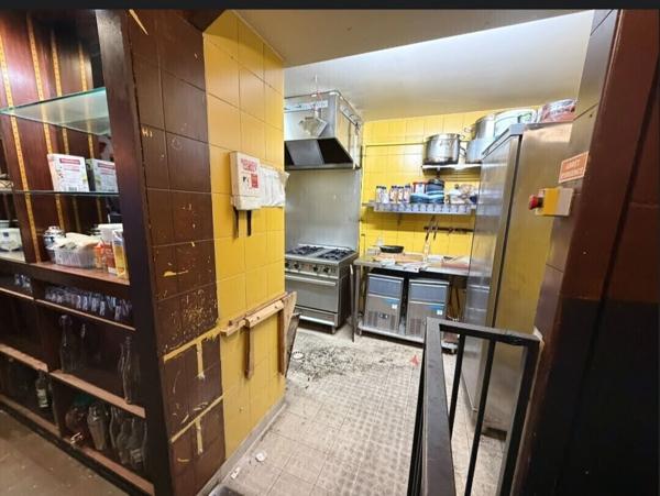 MURS DE LOCAUX COMMERCIAUX