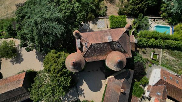 Château historique de 1501 avec vue panoramique et commodités à pied Parisot
