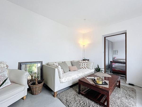 Exclusivité Nestenn : Maison Lumineuse Rénovée à Saint Gilles Croix de Vie, Proche Plage et Commodités !