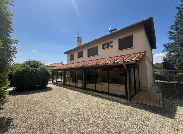 Maison 7 pièces avec jardin et garage