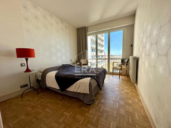Appartement TOURS - Dernier étage avec vue sur le Cher Garage box