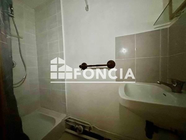 Location Studio 24.24 m² - 49 RUE D'ANJOU Versailles 78000