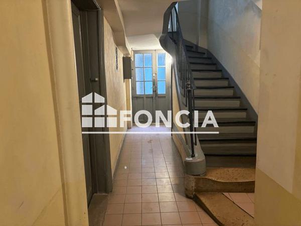 Location Studio 24.24 m² - 49 RUE D'ANJOU Versailles 78000