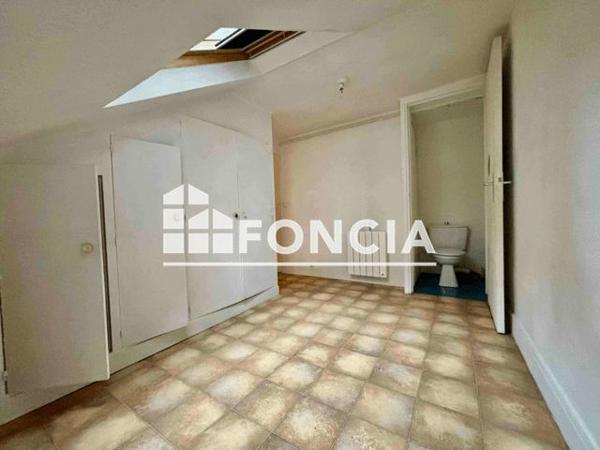 Location Studio 24.24 m² - 49 RUE D'ANJOU Versailles 78000