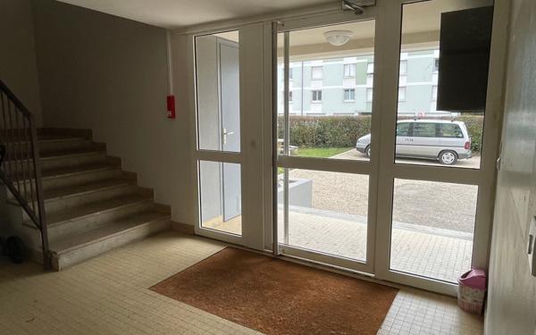 Appartement à vendre    4 pièces • 77 m2 Domblans