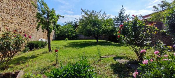 Maison avec dépendances