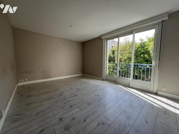 LORIENT au premier étage appartement de 78.26 M² de type 4 avec cave et parking