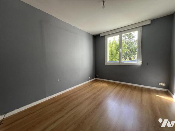 LORIENT au premier étage appartement de 78.26 M² de type 4 avec cave et parking